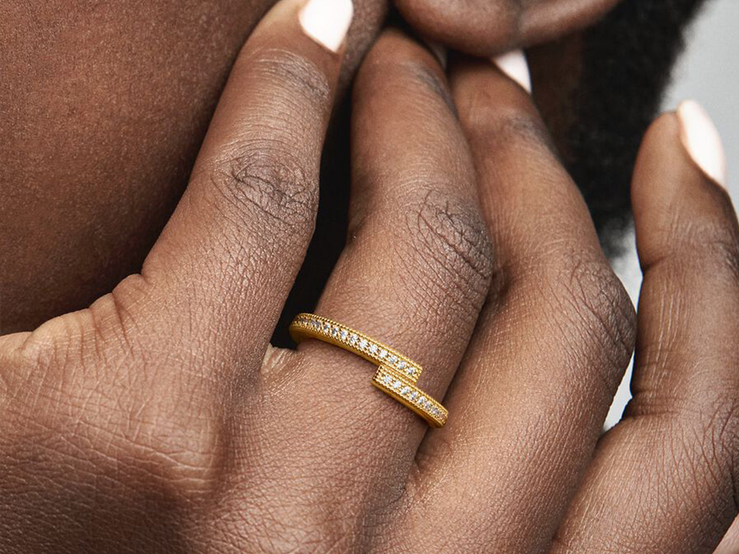 Sparkling Overlapping Ring