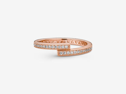 Sparkling Overlapping Ring