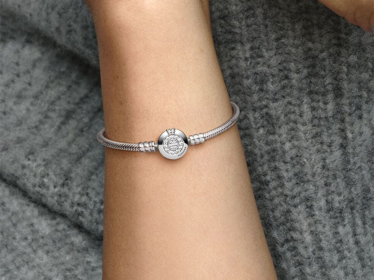 Sparkling Crown O Snake Chain Bracelet