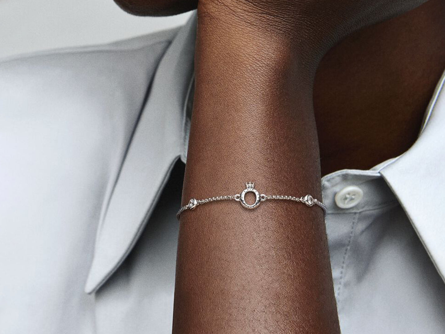Shining Crown O Bracelet
