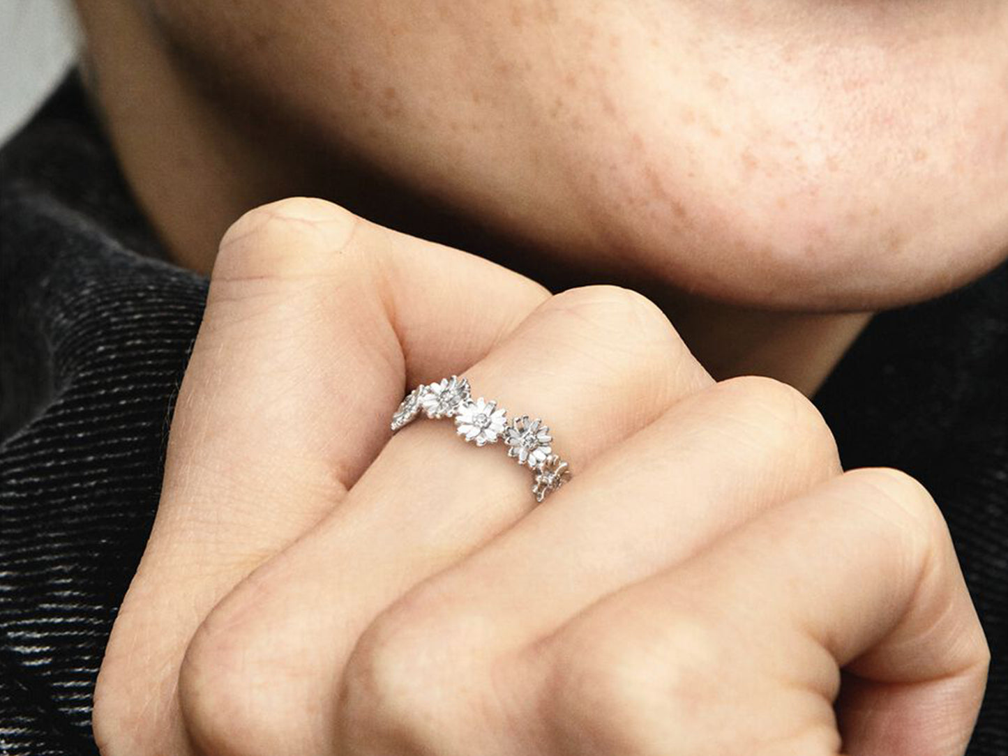 Sparkling Daisy Flower Crown Ring