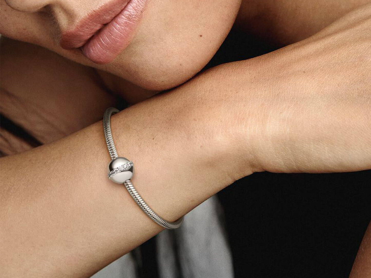 Sparkling Halo Clasp Charm