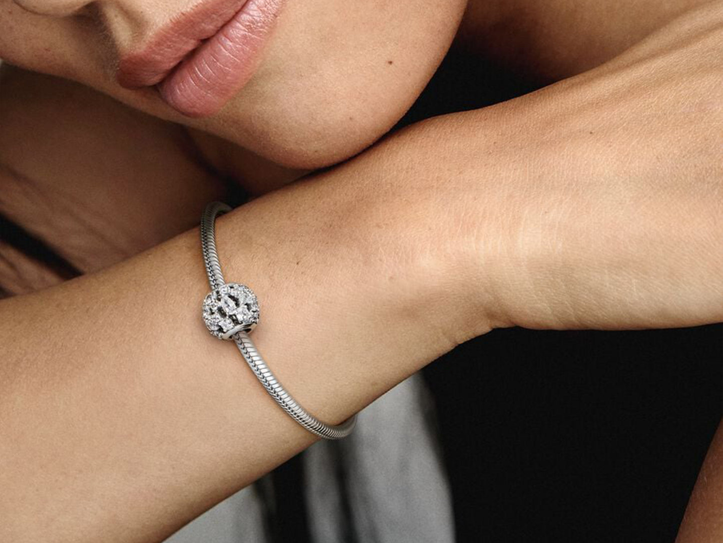Sparkling Round Cutout Charm