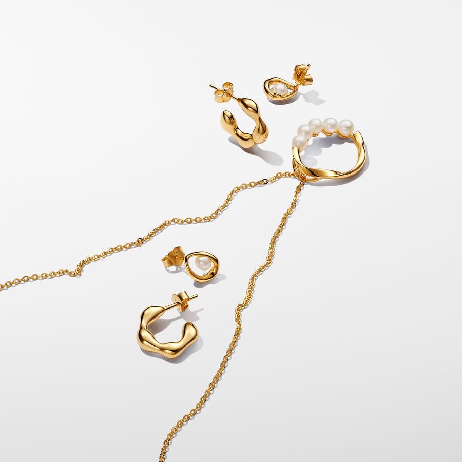 Organically Shaped Circle & Pearls Necklace