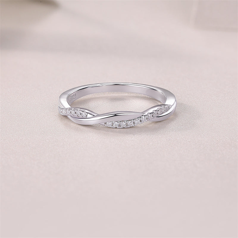 Refined 925 Silver Round Moissanite Ring