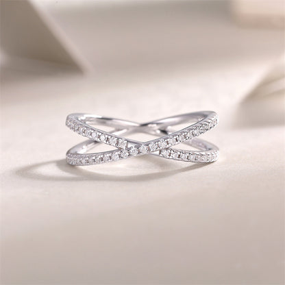 Refined 925 Silver Round Moissanite Ring