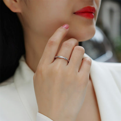 Refined 925 Silver Round Moissanite Ring