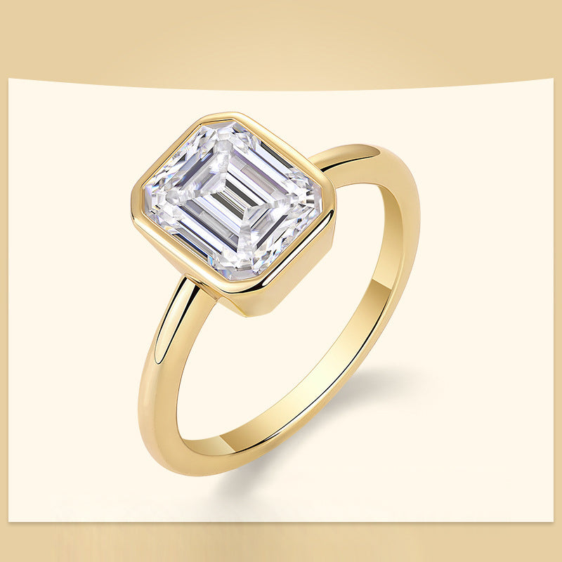 Round Moissanite Ring in 925 Silver