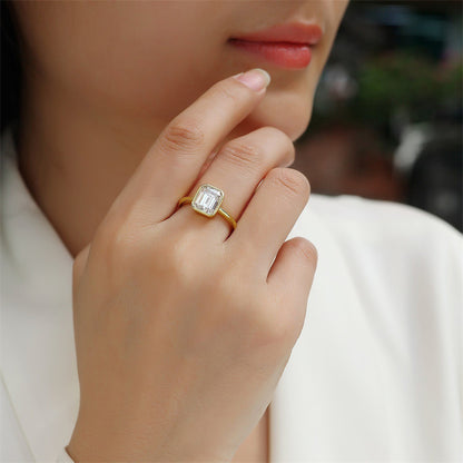 Round Moissanite Ring in 925 Silver