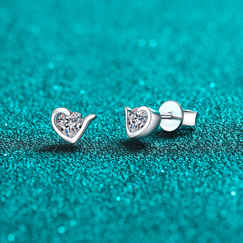 S925 Sterling Silver Heart-Shaped Moissanite Stud Earrings - 0.6CT Dainty Everyday Jewelry