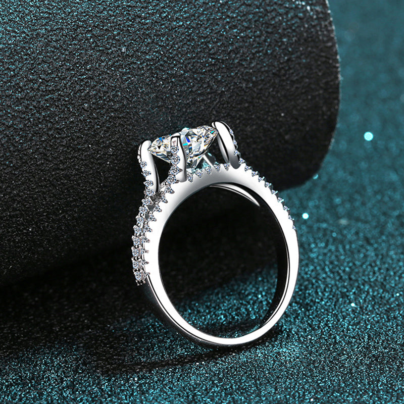 S925 Sterling Silver Four-Prong 2ct Moissanite Engagement Ring with Starlight Motif
