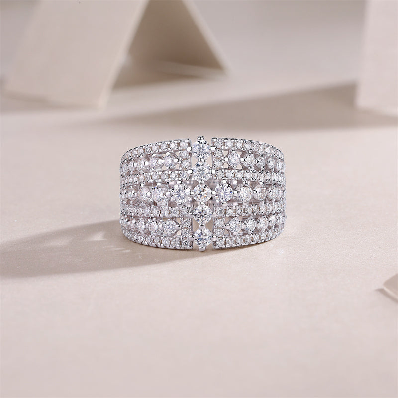 Simple Round Shape Moissanite Ring