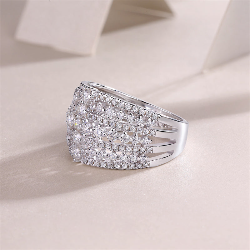 Simple Round Shape Moissanite Ring