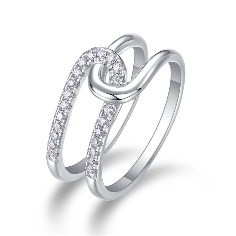 Sophisticated 925 Silver Ring with Round Moissanites