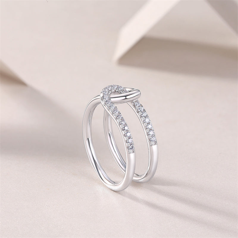 Sophisticated 925 Silver Ring with Round Moissanites