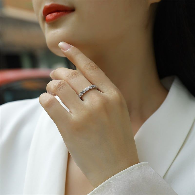 Sophisticated Geometric Silver Band for Fashionable Women