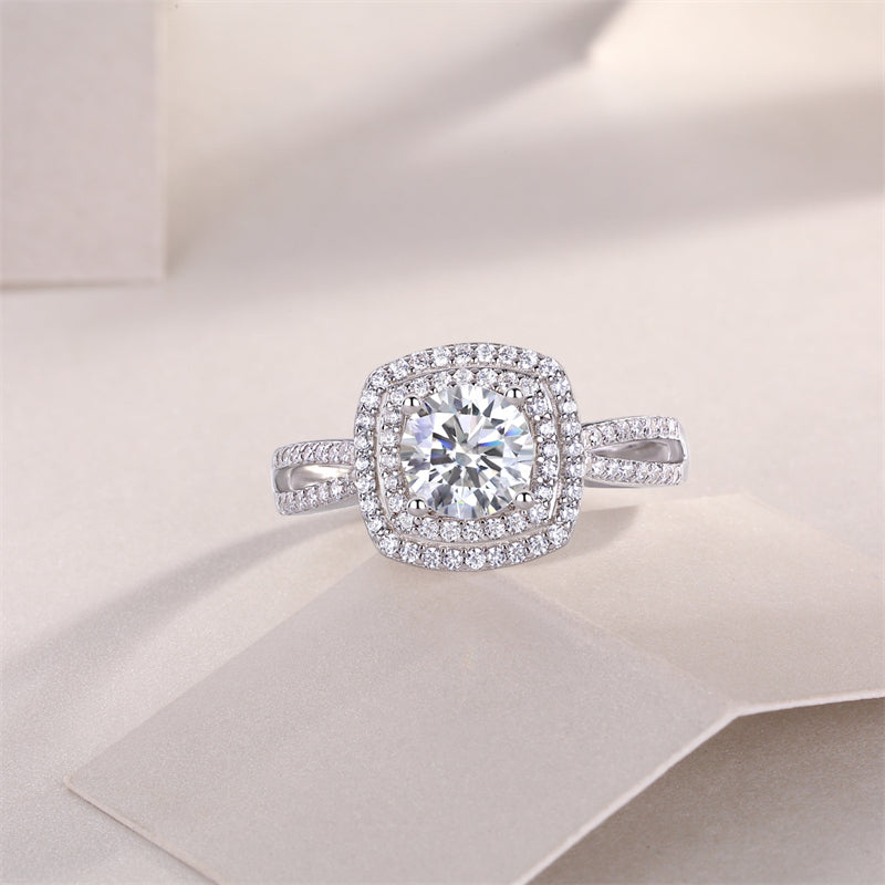 Sophisticated Round Cut Silver Ring with 1 Carat Stone