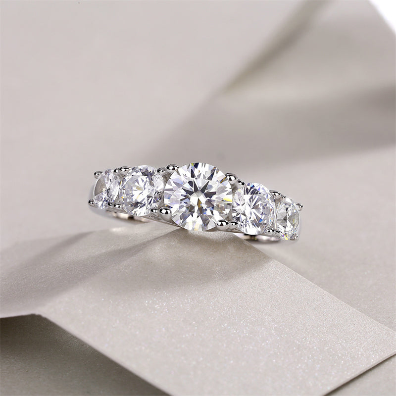 Sophisticated Round Cut Silver Ring with 1 Carat Stone
