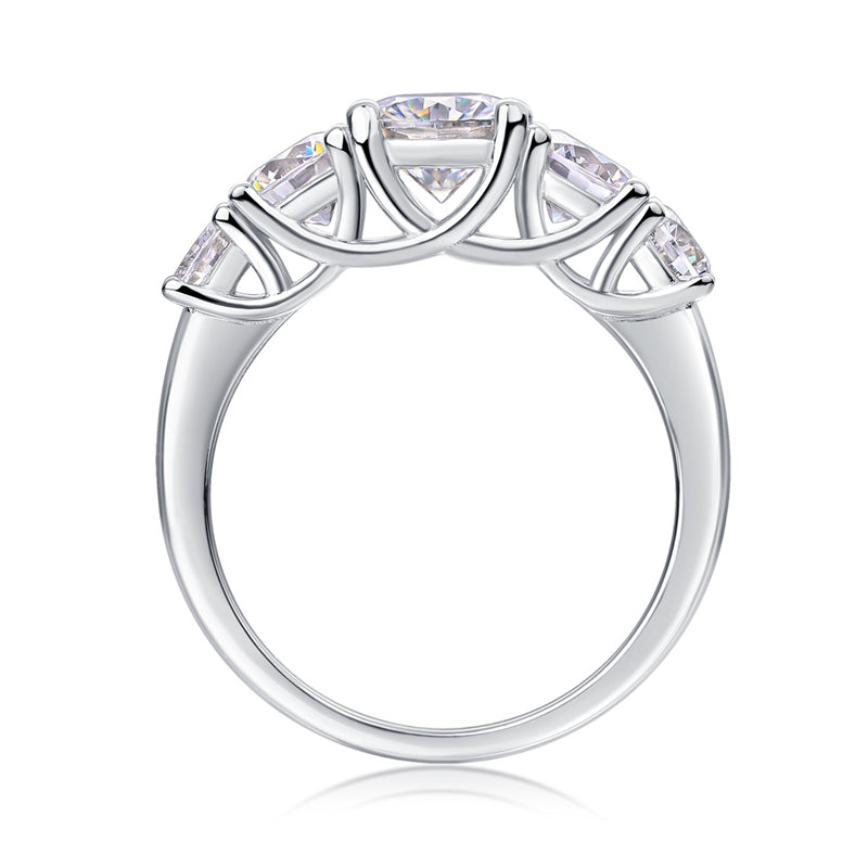Sophisticated Round Cut Silver Ring with 1 Carat Stone