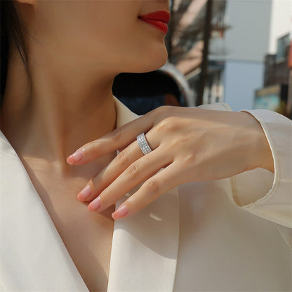 Sophisticated Round Diamond Ring in 925 Silver