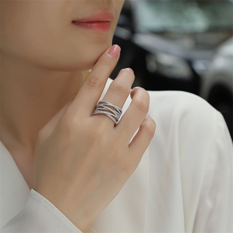 Sophisticated Round Diamond Ring in 925 Silver