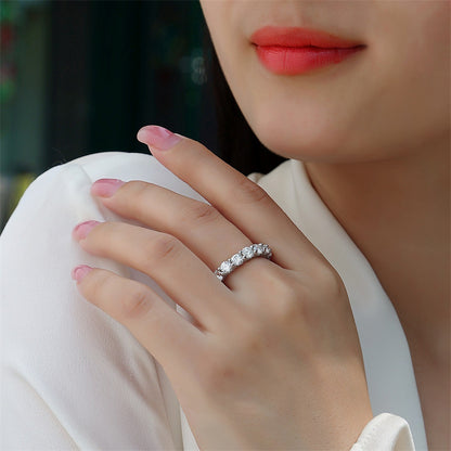 Stunning 925 Silver Band Featuring Round Moissanite