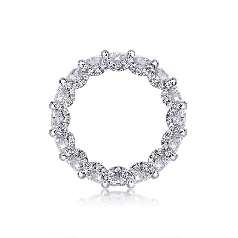 Stunning 925 Silver Band Featuring Round Moissanite