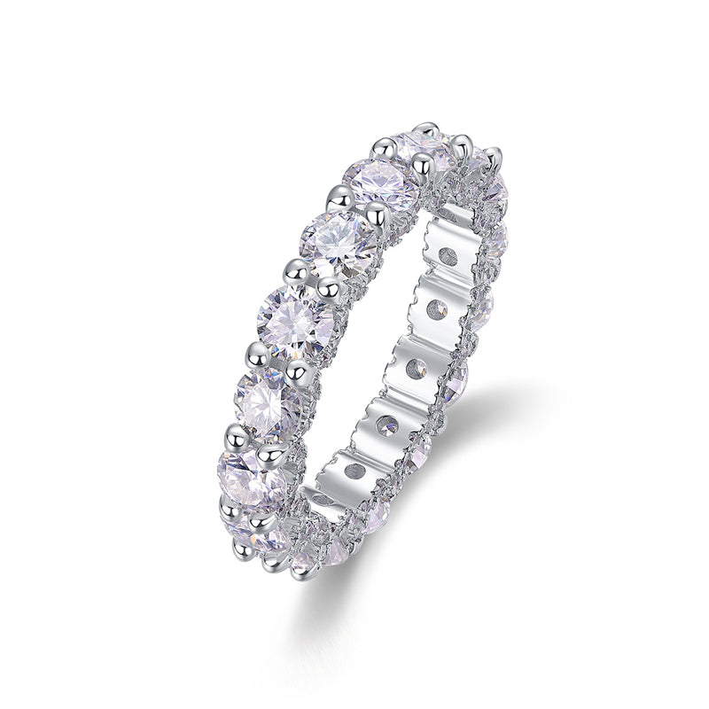 Stunning 925 Silver Band Featuring Round Moissanite
