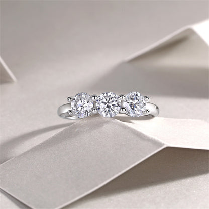 Stylish 925 Silver Band Featuring Round Moissanite Accents