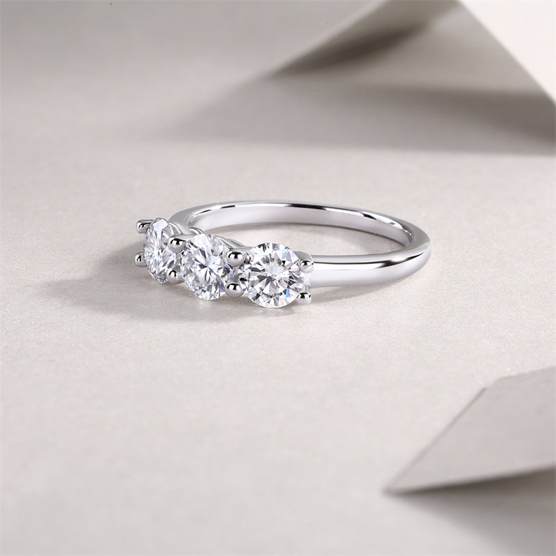 Stylish 925 Silver Band Featuring Round Moissanite Accents