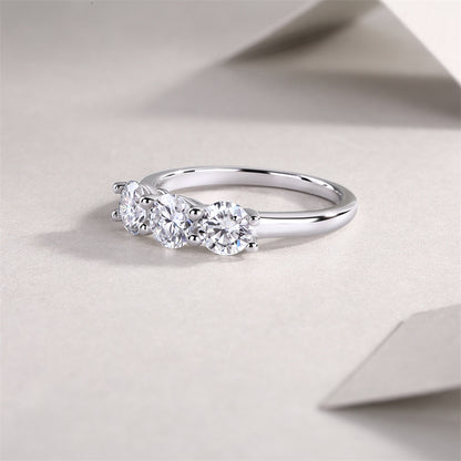 Stylish 925 Silver Band Featuring Round Moissanite Accents