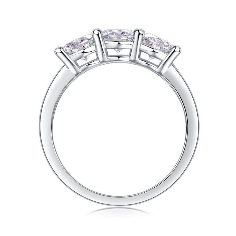 Stylish 925 Silver Band Featuring Round Moissanite Accents
