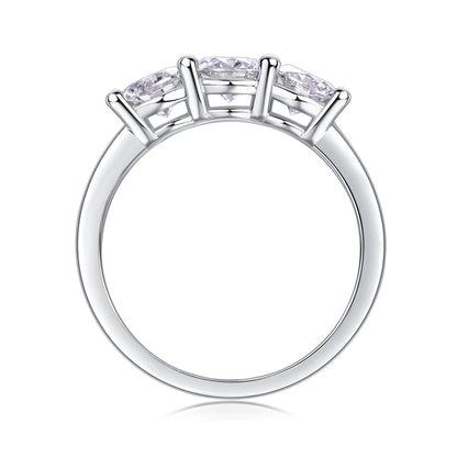 Stylish 925 Silver Band Featuring Round Moissanite Accents