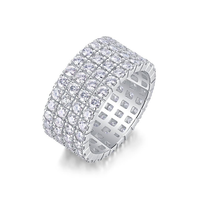 Stylish 925 Silver Band Featuring Round Moissanite
