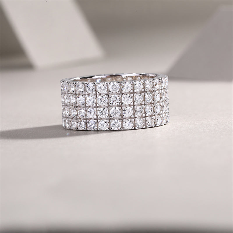 Stylish 925 Silver Band Featuring Round Moissanite
