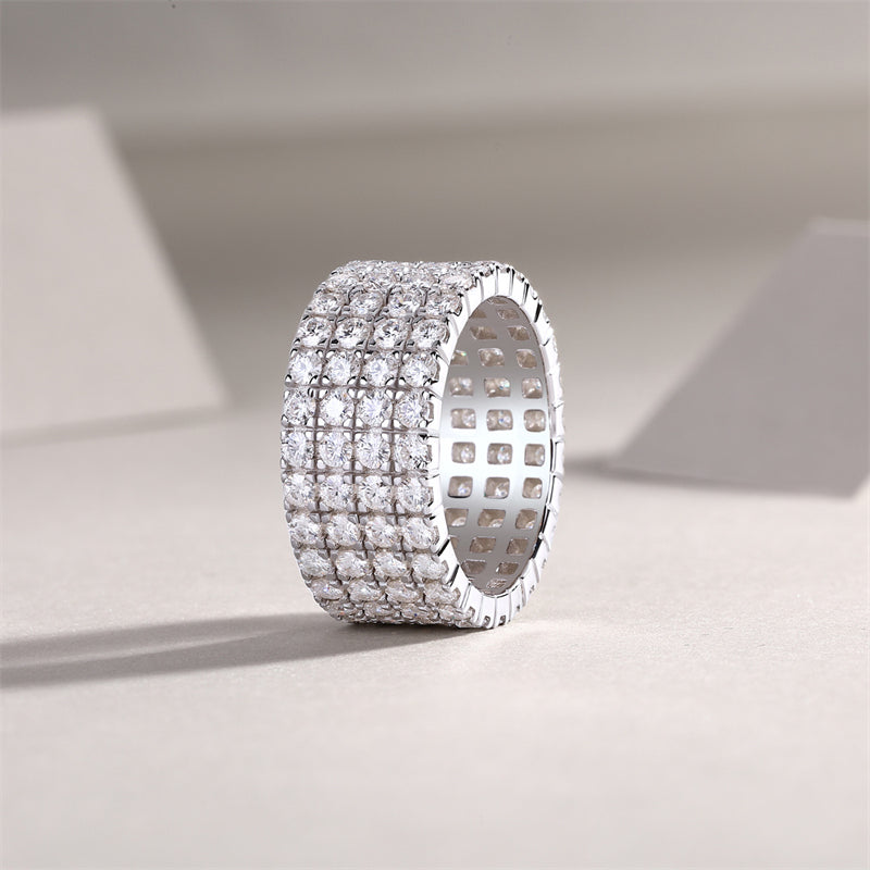 Stylish 925 Silver Band Featuring Round Moissanite