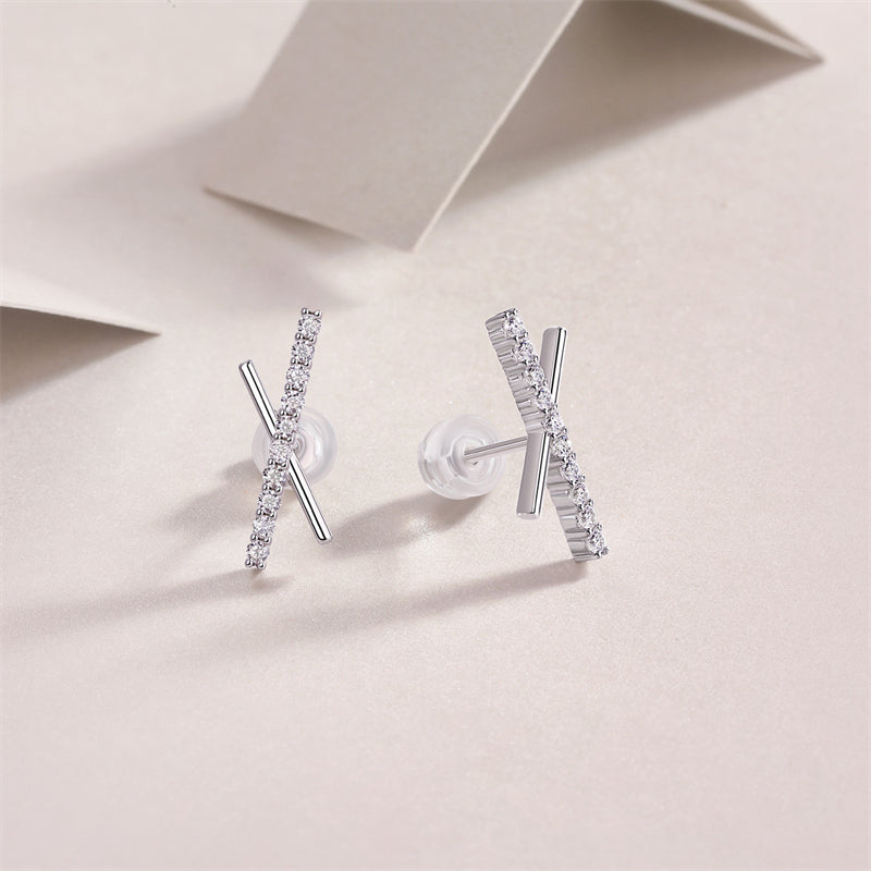 Stylish 925 Silver Moissanite Earrings with Linear Motif