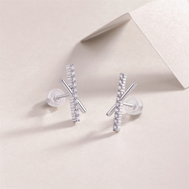 Stylish 925 Silver Moissanite Earrings with Linear Motif