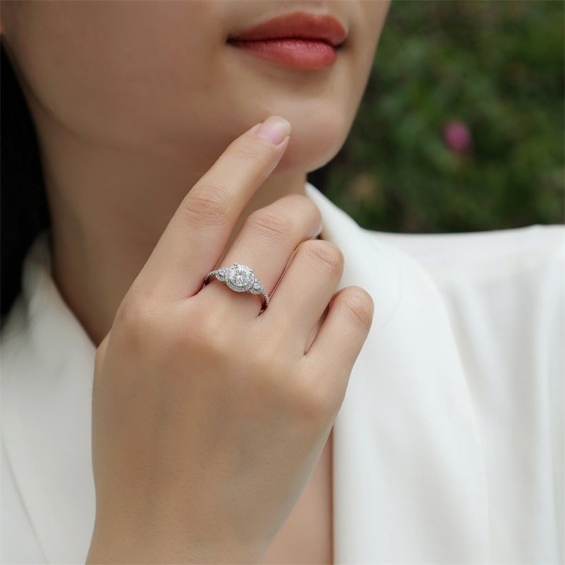 Stylish 925 Silver Ring with 1 Carat Moissanite
