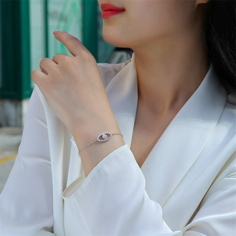 Stylish Women's Moissanite Bracelet with Geometric Design