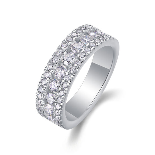 Subtle Round Moissanite Ring in 925 Silver