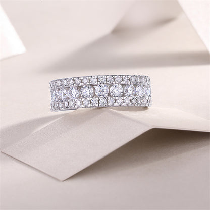 Subtle Round Moissanite Ring in 925 Silver