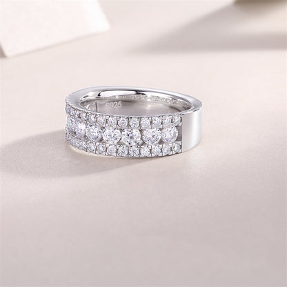 Subtle Round Moissanite Ring in 925 Silver
