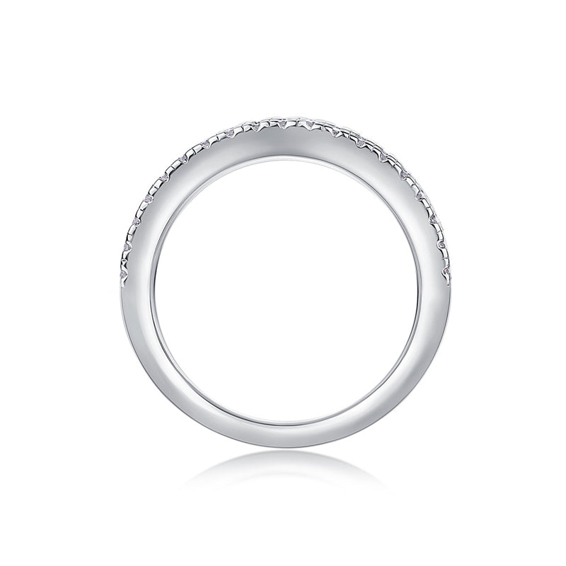Subtle Round Moissanite Ring in 925 Silver