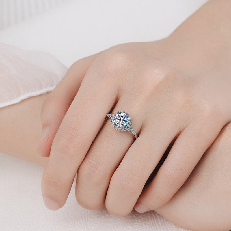Sunflower Inspired Moissanite Solitaire Ring in S925 Silver | 1ct Four-Prong Setting with PT950 Plating