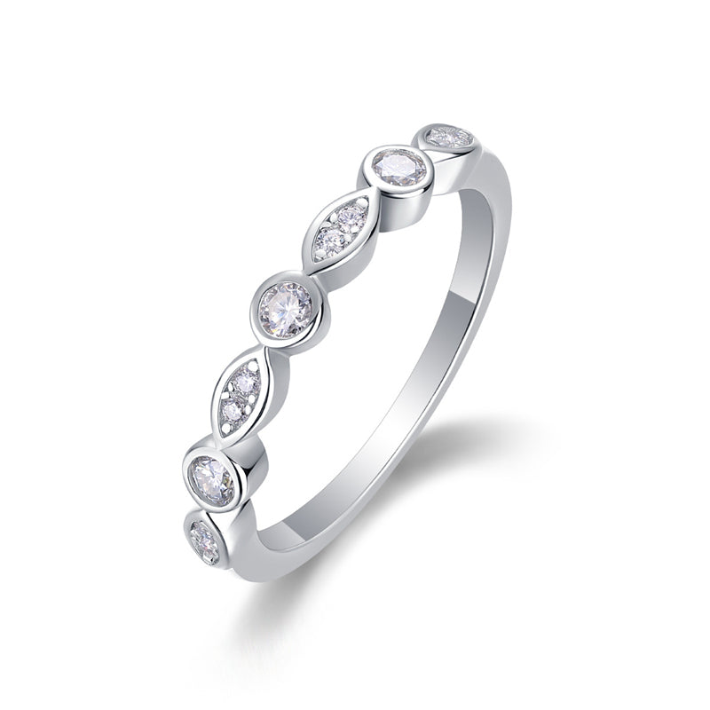 Timeless Round Moissanite Ring in 925 Silver