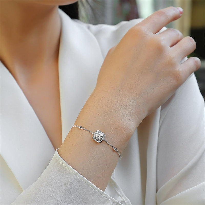 Timeless Women's Geometric Silver Bracelet with Moissanite