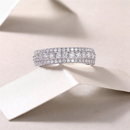 Trendsetting 925 Silver Ring with Round Moissanite Accent
