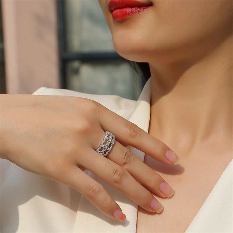 Trendsetting Geometric Round Moissanite Ring