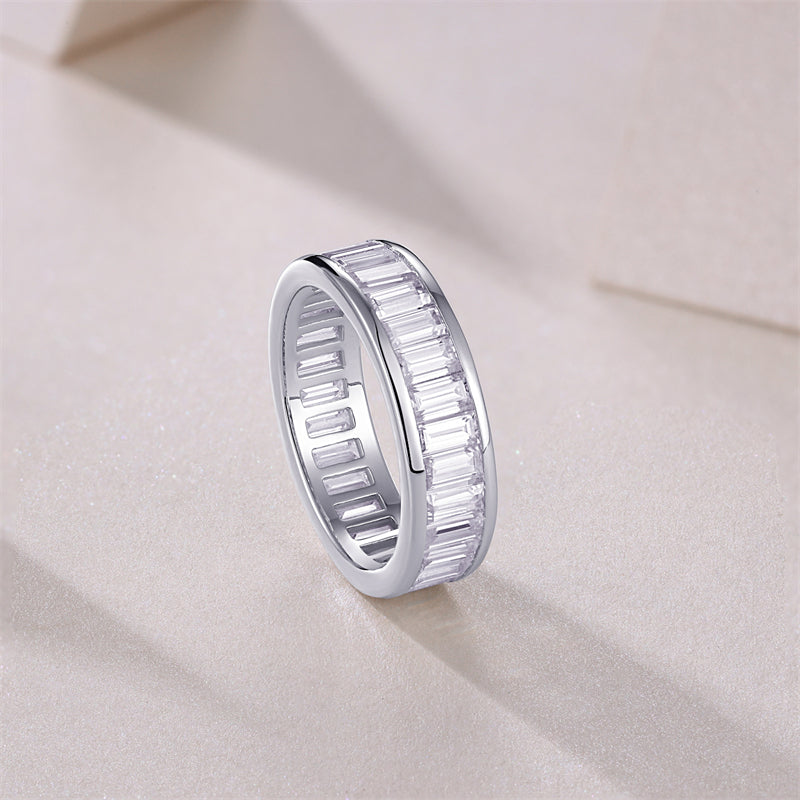Women’s Elegant Geometric Moissanite Band